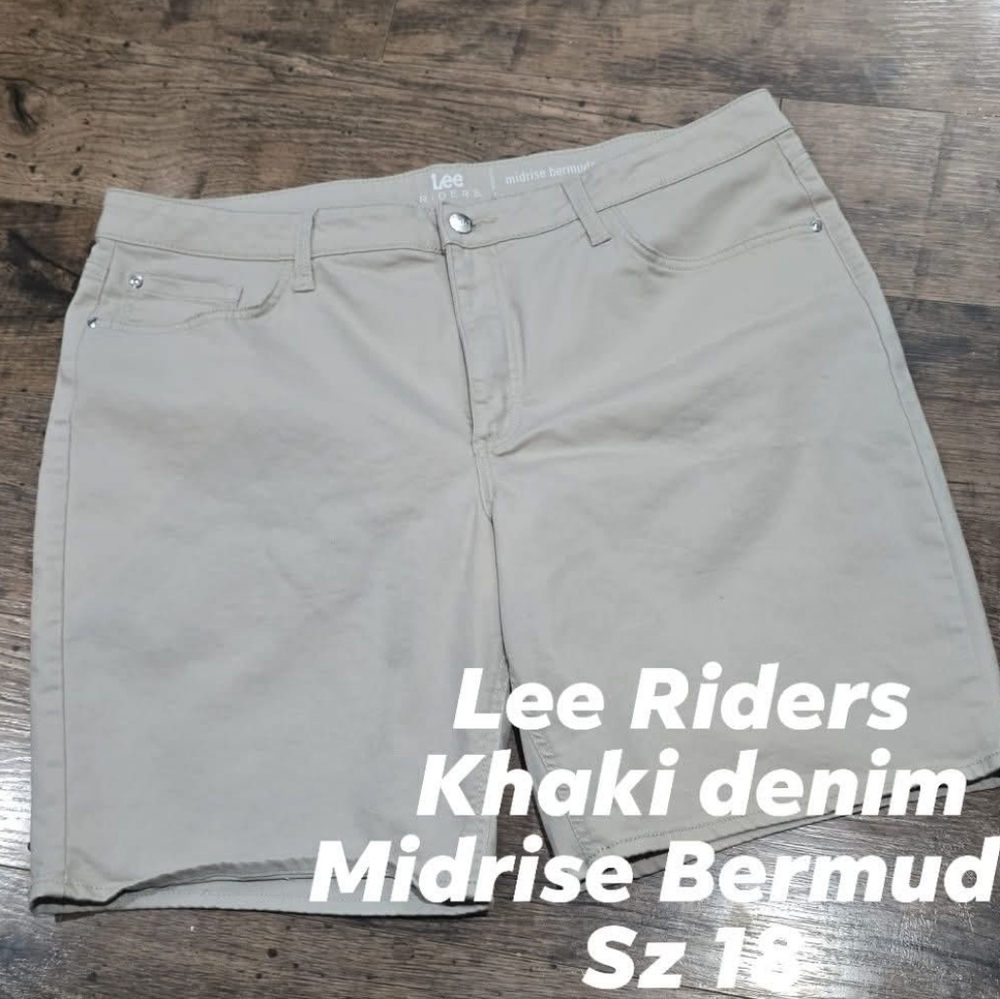 Lee Riders womens shorts sz 18 ☀️